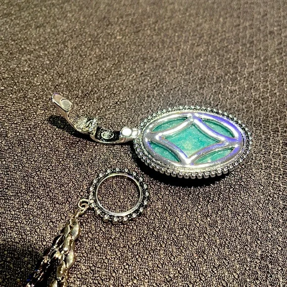 Great casual necklace. Chain is 17 inches long. Only worn a handful of times. - Picture 5 of 9